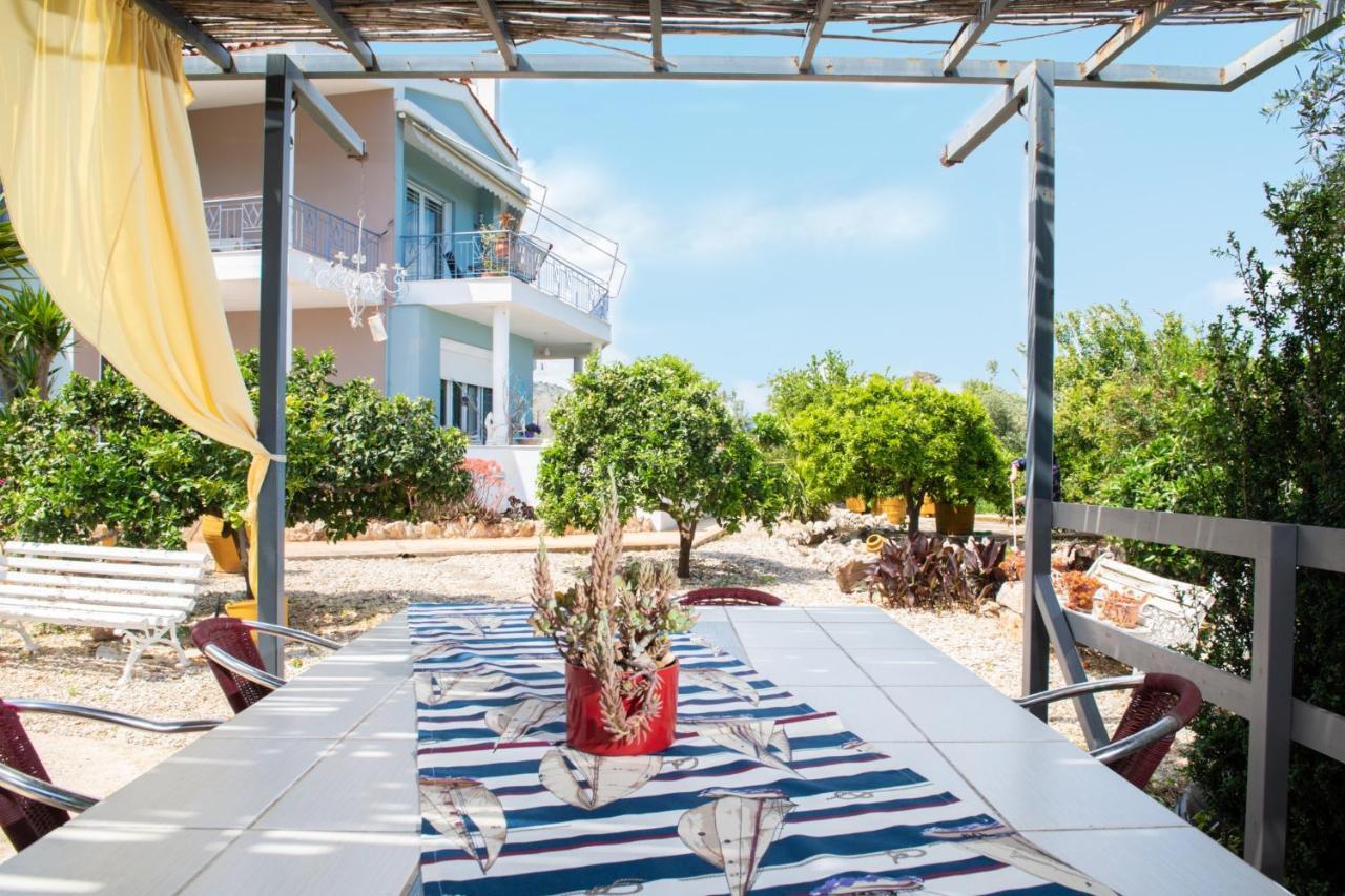Beachfront Samantha's Paradise Holiday home *